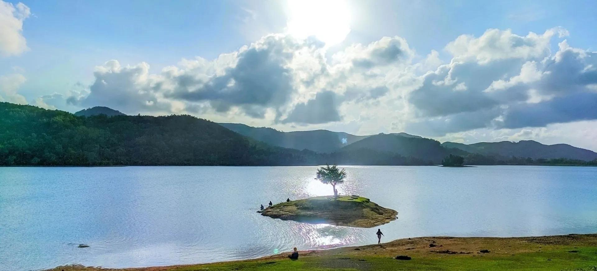 HO-PHU-NINH-VINH-HA-LONG-PHIEN-BAN-MUA-NUOC-CAN_Hồ Phú Ninh 1.jpg