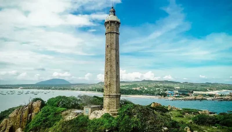 Ke Ga Lighthouse stands majestically against the blue sky, a landmark of the vast ocean.