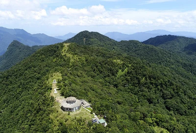 Kham-pha-co-do-voi-TOP-34-dia-diem-du-lich-Hue-hap-dan-nhat-2024_Núi Bạch Mã Huế 3.jpg