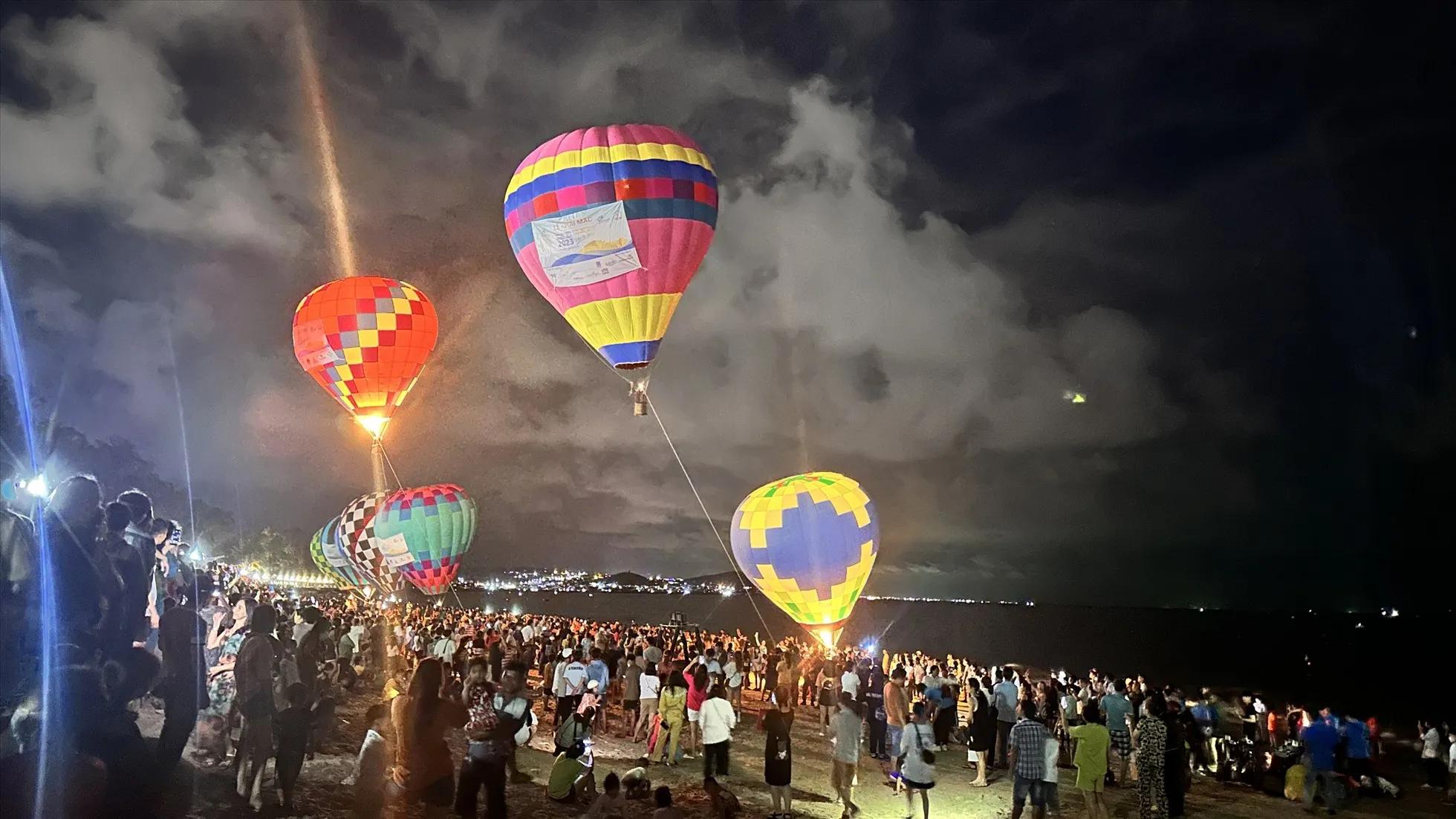 Khinh-Khi-Cau-O-Mui-Ne---Phan-Thiet---Binh-Thuan_khinh khi cau mui ne phan thiet 1.jpeg