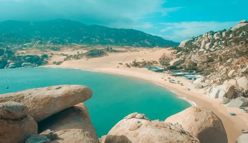 Hai Ninh Beach boasts turquoise waters and golden sand under the sun.