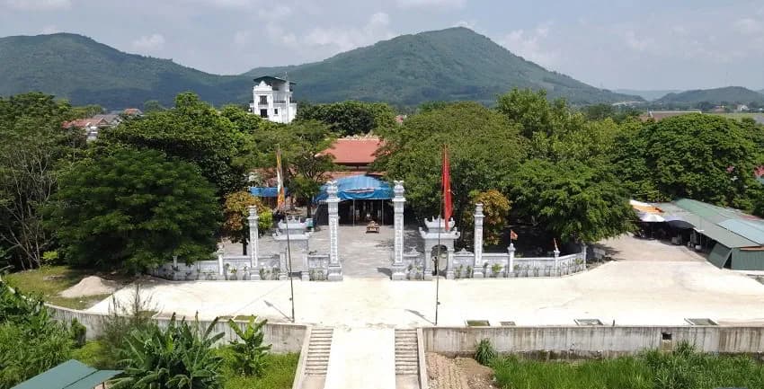 Linh-thieng-Ba-Bong-Linh-Tu_5ngoi-den-thieng-1312.jpg