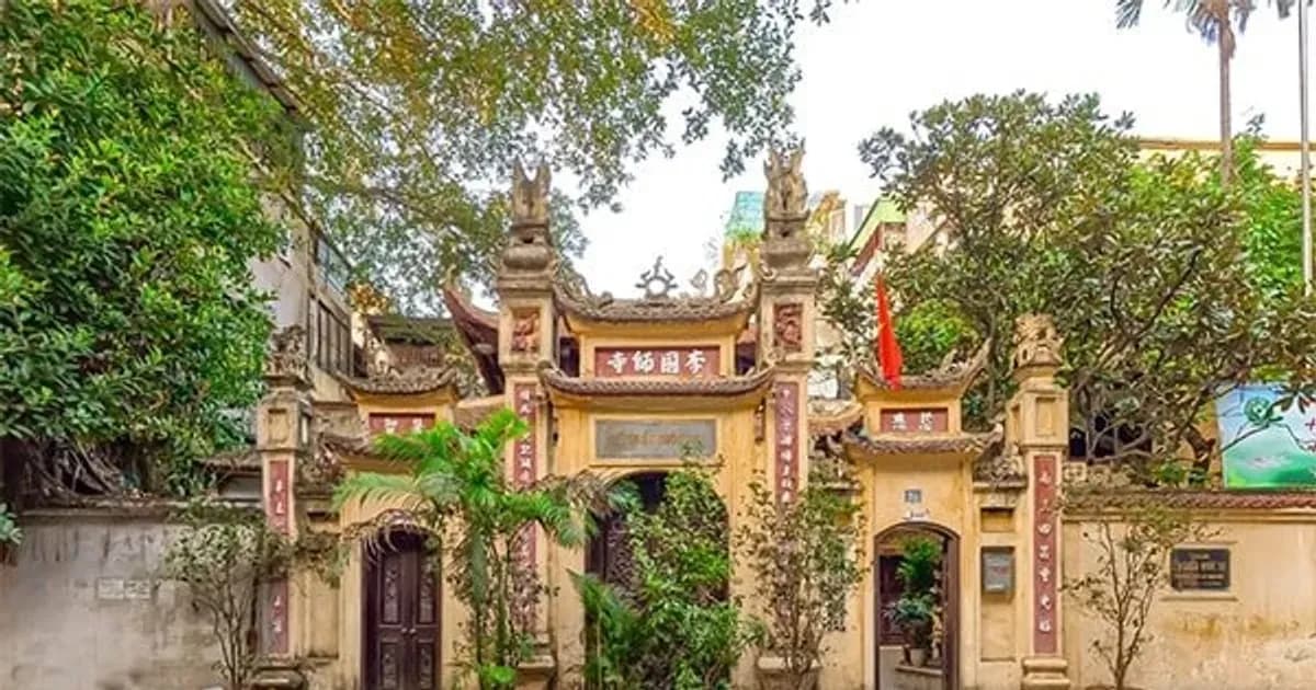 Main gate of Ly Quoc Su Temple, Hanoi, showcasing ancient architecture.