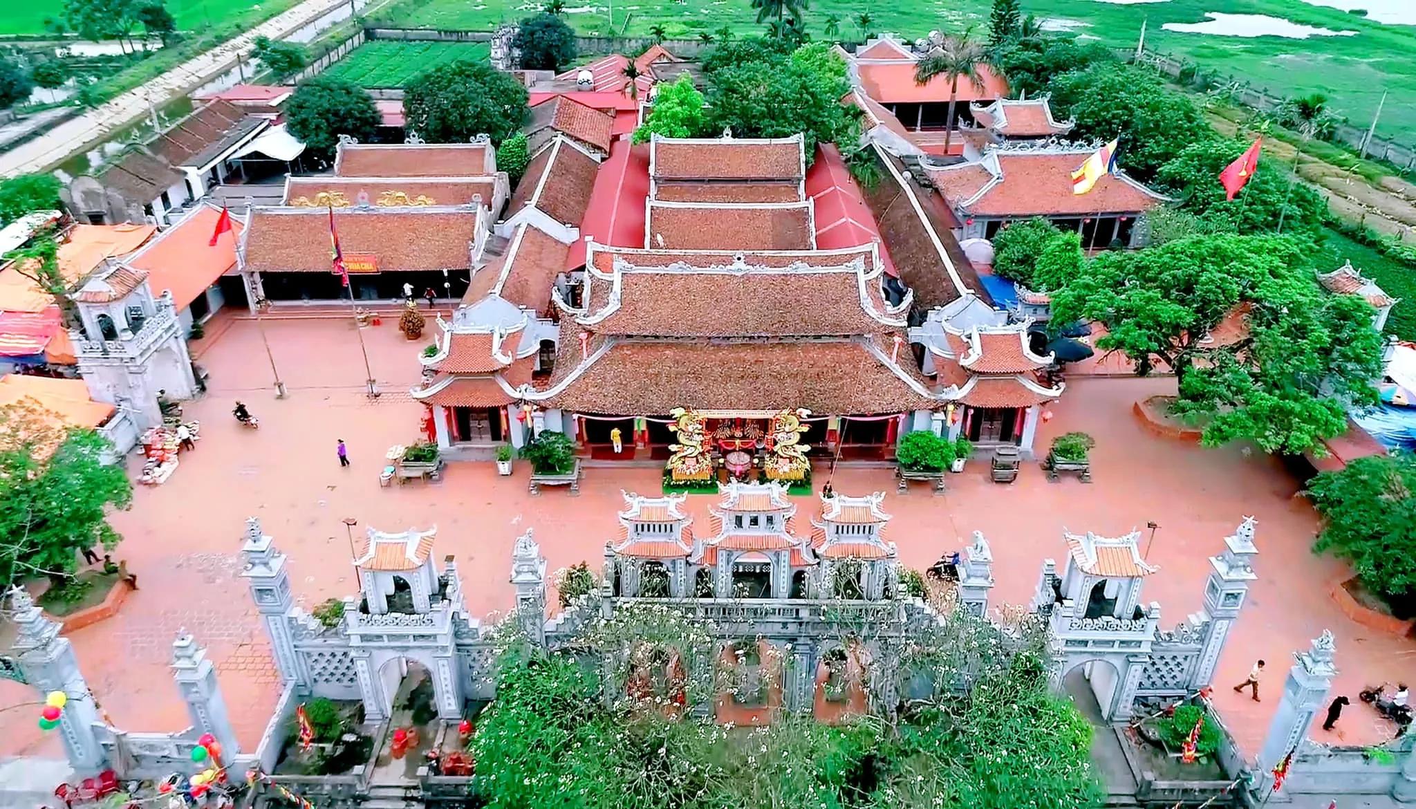 Nam-Dinh--Phu-Tien-Huong-voi-nhung-chuyen-linh-thieng_3-min.jpg