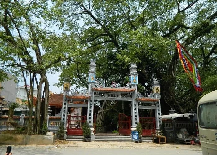 Nhung-ngoi-den-linh-thieng-tai-thanh-pho-Tuyen-Quang---vhavn_den-canh-xanh-319584.jpg