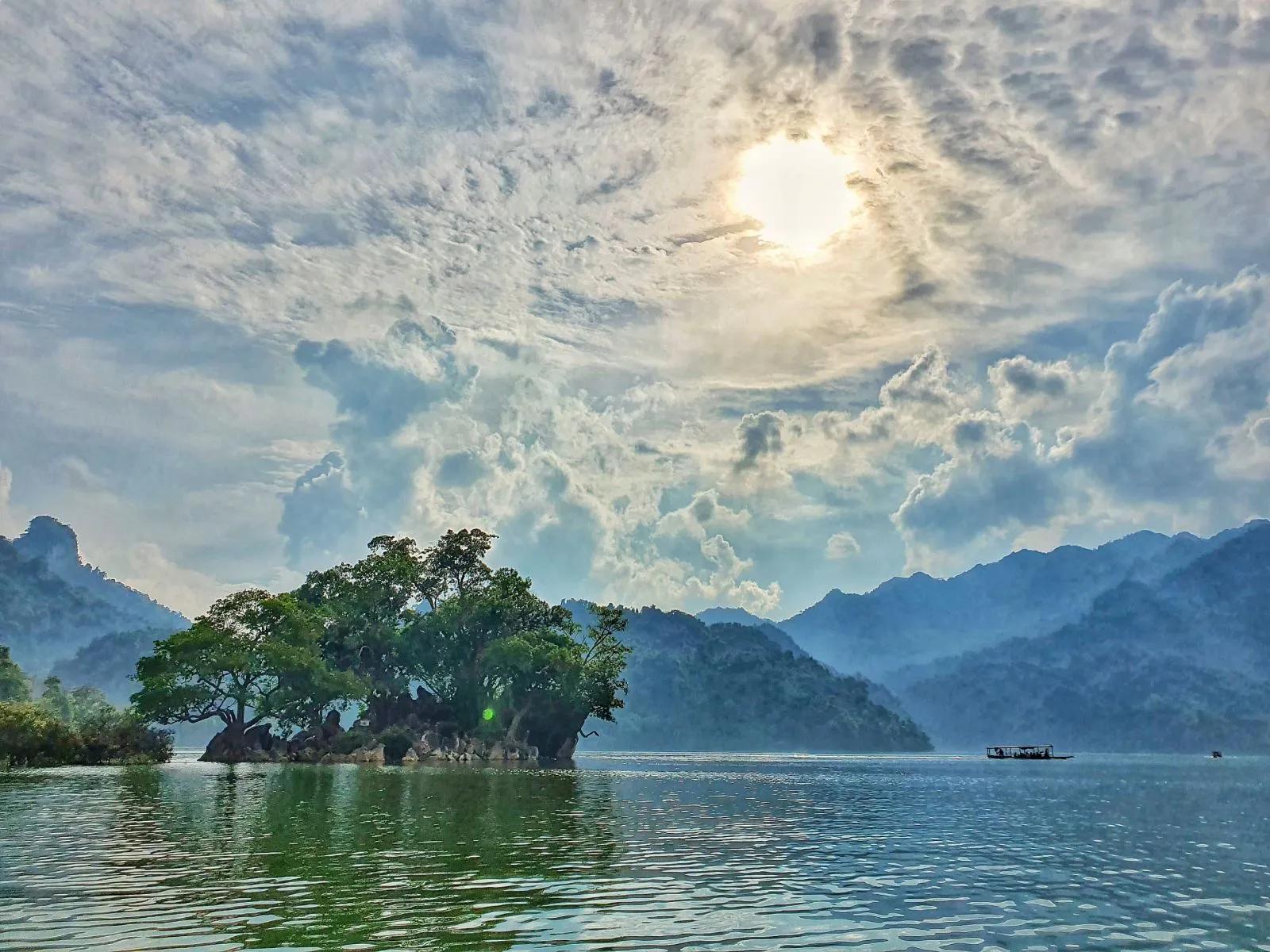 Thuong-thuc-bi-xanh-thom-va-trai-nghiem-du-lich-ho-Ba-Be-cung-_Hồ Ba Bể 1.jpg