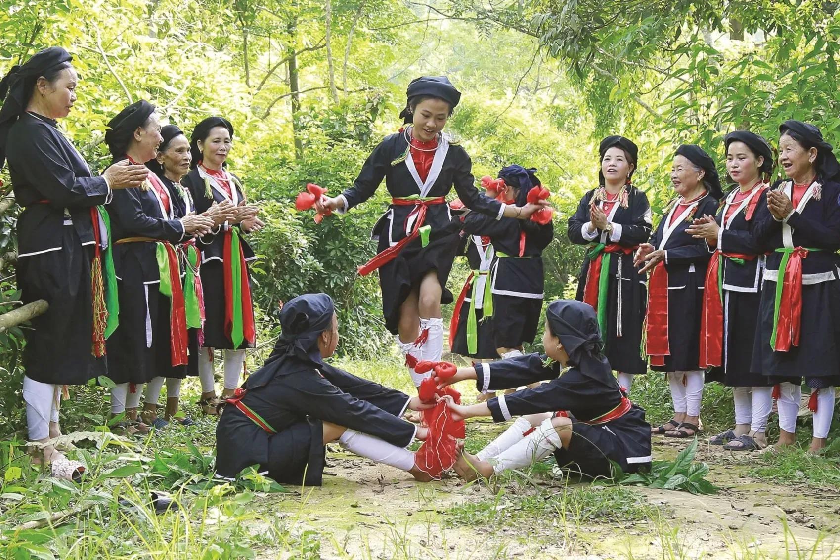 Traditional San Diu attire during a vibrant festival.