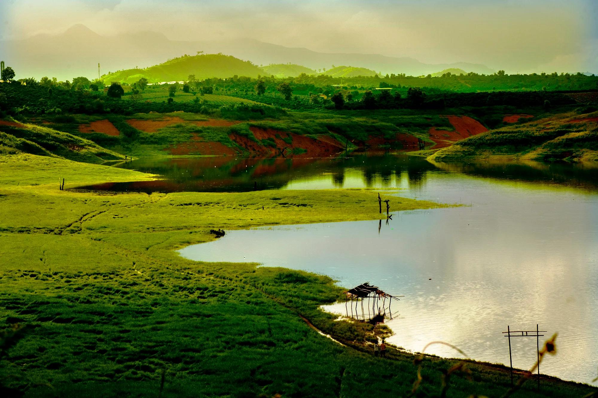 Xay-dung-thuong-hieu-du-lich-Kon-Tum---Moi-truong-Du-lich_1441336- Những vạt nắng vàng cuối ngày.jpg