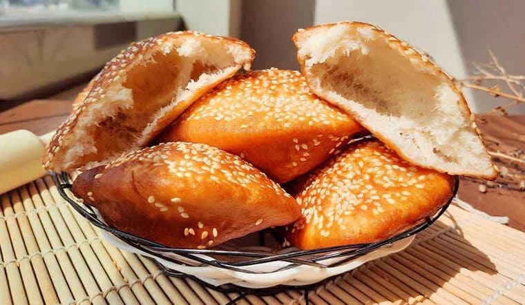 am-thuc-viet-banh-con-co-cap-co-doi-quan-quyt-ben-nhau-nhung_bi-kip-chien-banh-tieu-cang-phong-vang-uom-khong-bi-rot-me-202201071104407023.jpg