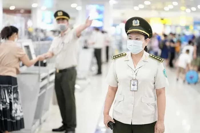 Quy định về thiết lập khu vực hạn chế trong kiểm soát an ninh hàng không? 2