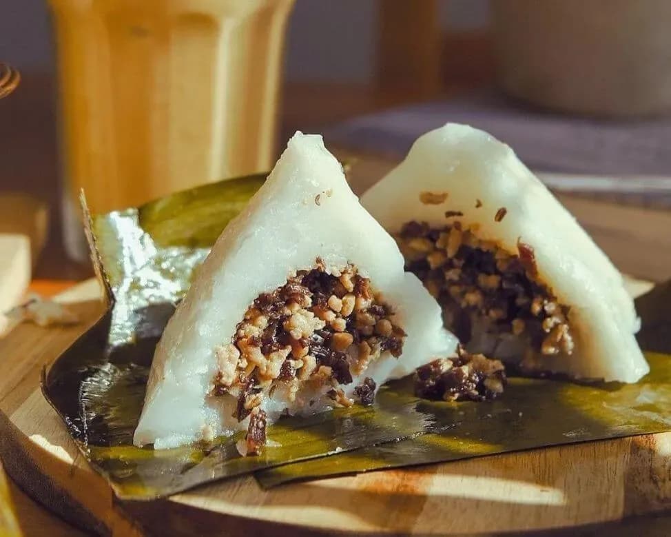 Delicious bánh giò featuring a soft crust and hearty meat filling.