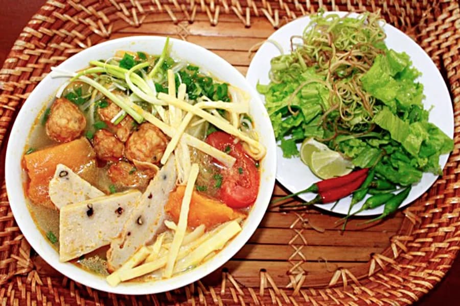 bun-cha-ca-da-nang-12-dia-chi-an-ngon-khong-the-bo-qua_Bún chả cá Đà Nẵng 3.jpg