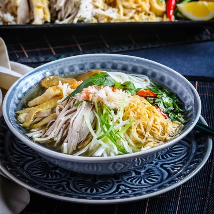 bun-thang-ha-noi-top-13-quan-noi-tieng-ngon-chuan-vi_Bún thang Hà Nội 2.jpg