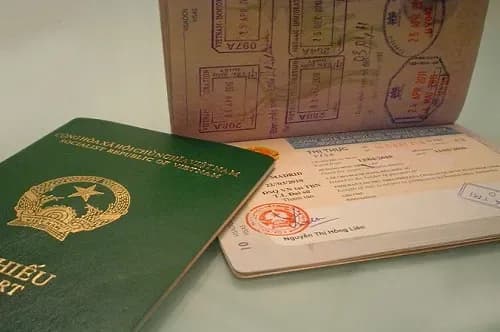 Иностранцы должны знать, что за границей Вьетнамцам выдаются вьетнамские паспорта или нет? 1 1