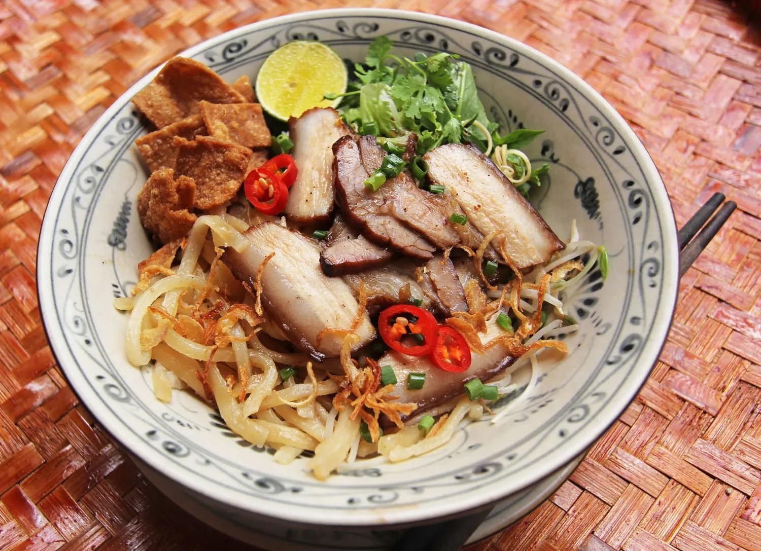 cao-lau_Cao lầu - Quảng Nam 5.jpg