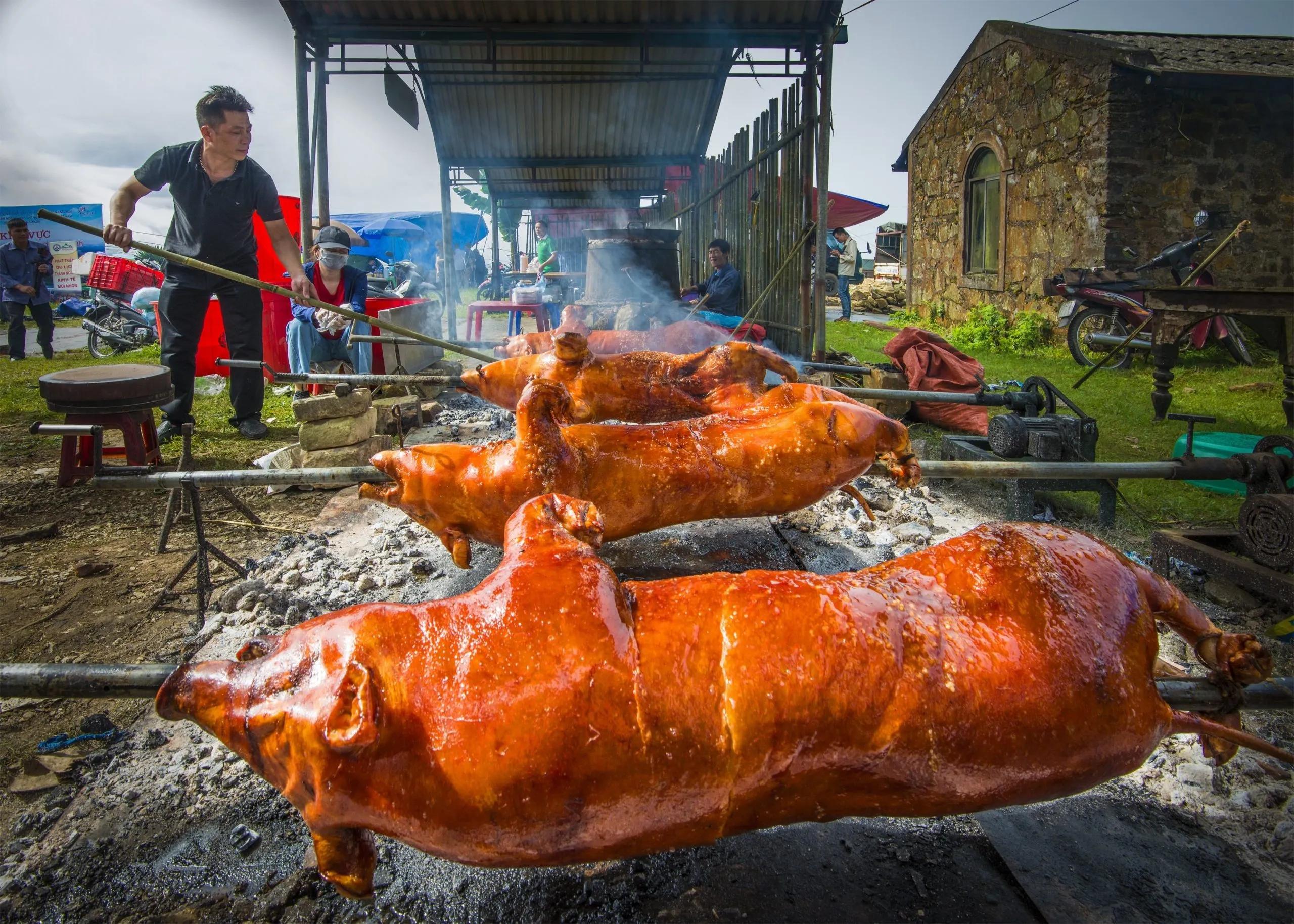 dac-san-lon-quay-xu-lang-bao-lang-son_lợn quay Xứ Lạng 1.jpg