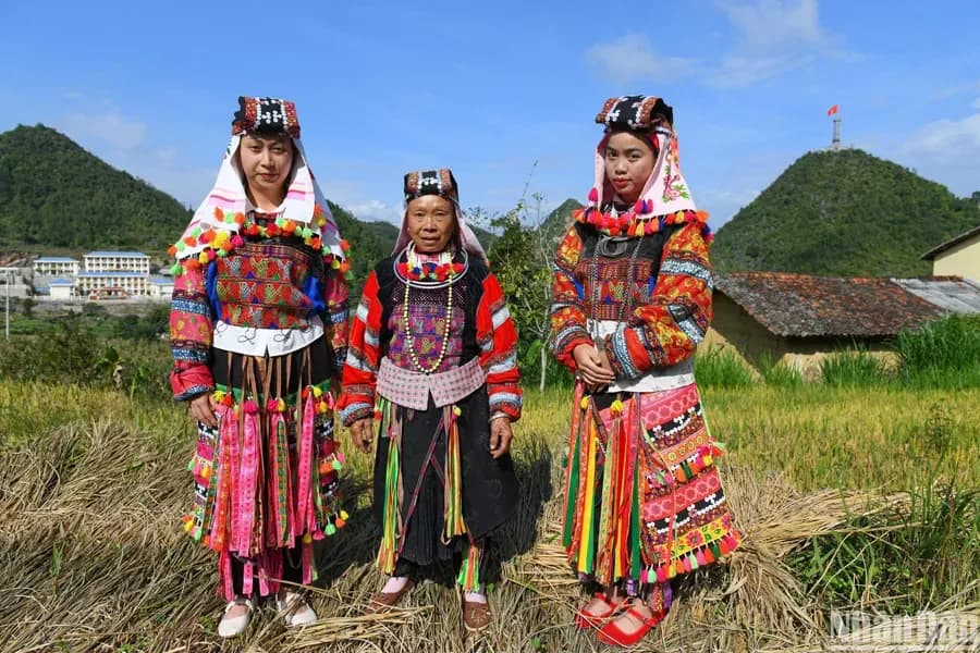 Colorfully dressed Lô Lô people in traditional attire in the mountains of Hà Giang, Vietnam.  