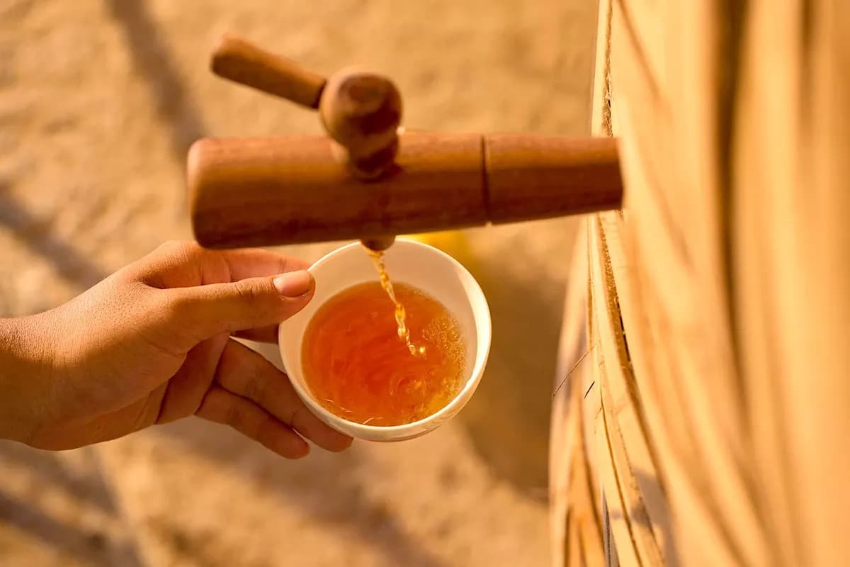 hiep-hoi-nuoc-mam-truyen-thong-viet-nam-danh-gia-nuoc-mam_nước mắm Cà Ná 2.jpg