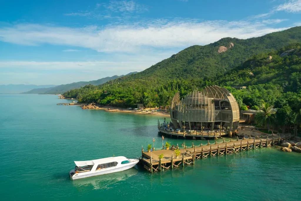 Sen Restaurant on Ninh Van Bay, features a design of wood and bamboo.