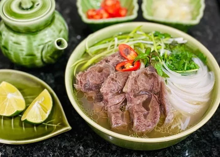 pho-bo-nam-dinh-mon-an-dac-san-khien-biet-bao-nguoi-luu-luyen_Phở bò Nam Định 2.jpg