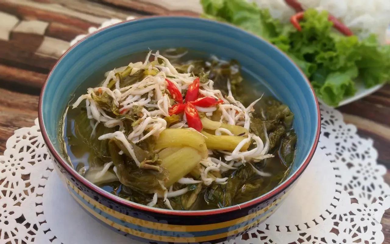 Sour fish soup with pickled mustard greens, a captivating Quang Ninh specialty.