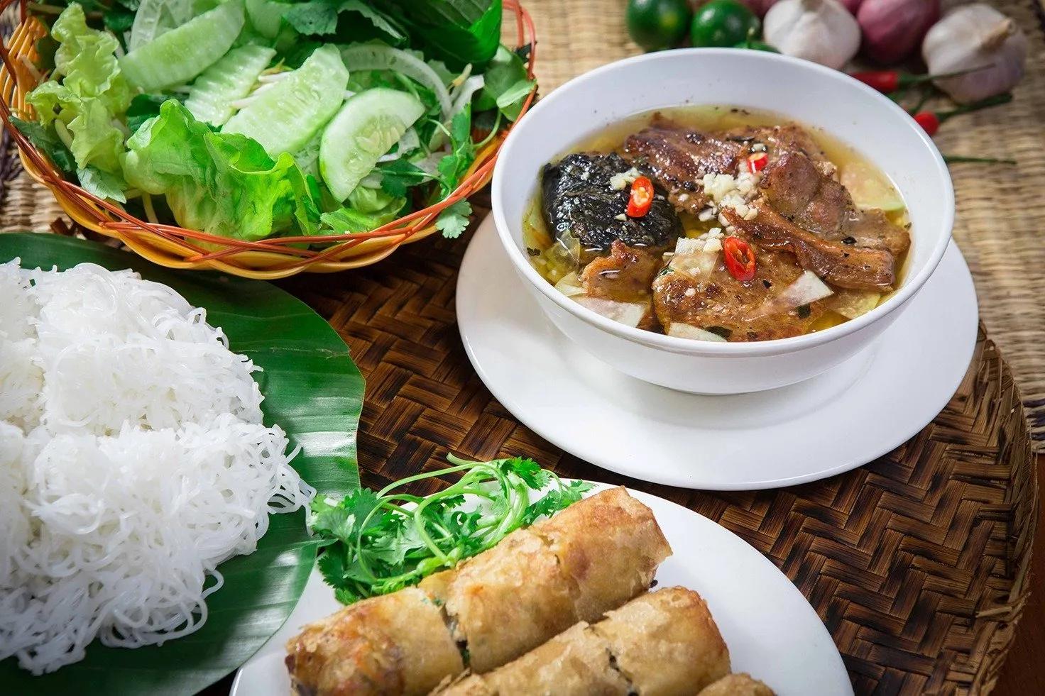 top-8-quan-bun-cha-ha-noi-ngon-tru-danh-o-vung-dat-ha-thanh_Bún chả Hà Thành 2.jpg