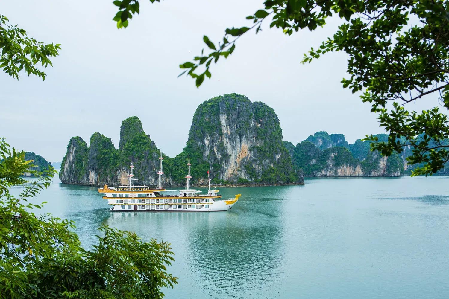 Dragon Legend Cruise glides through Ha Long Bay.