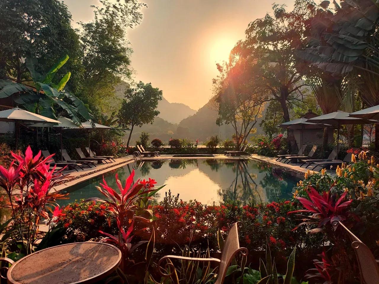 A serene and relaxing setting, perfect for a weekend getaway.