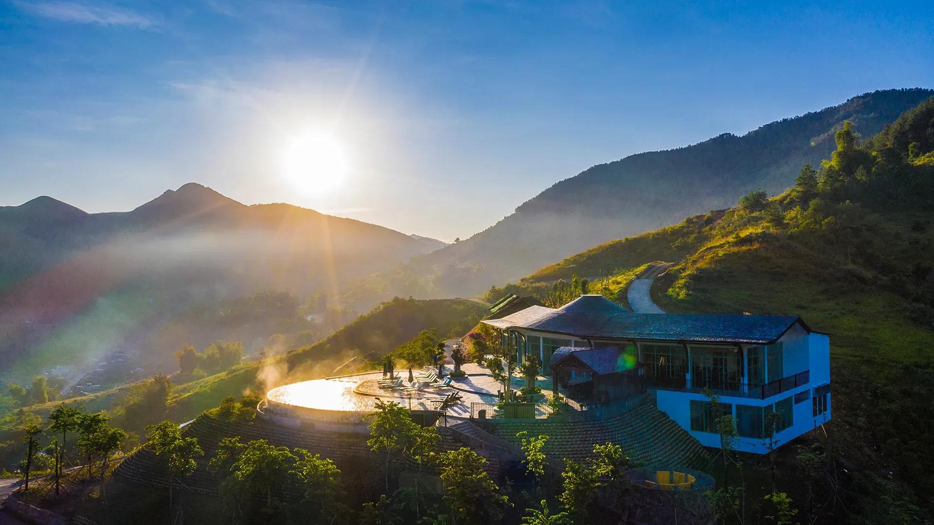 Hot springs at Le Champ at dawn with misty surroundings.