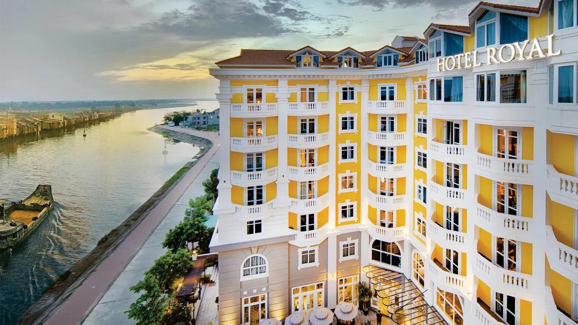 Hotel Royal Hoi An shines in elegance, beautifully situated by the Thu Bon River.