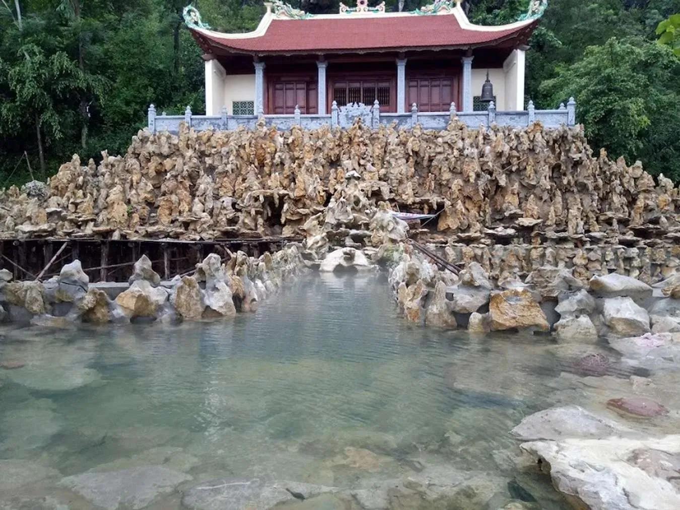 The sacred temple by the hot spring paints a stunning natural picture at Kenh Ga.