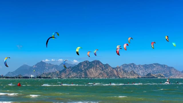  Kitesurfing